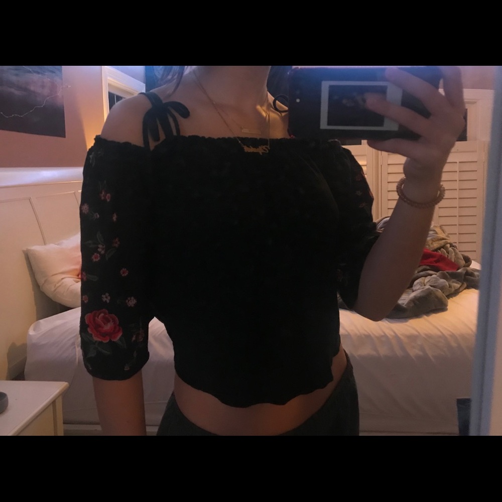 XS Aeropostale off the shoulder quarter sleeve top
